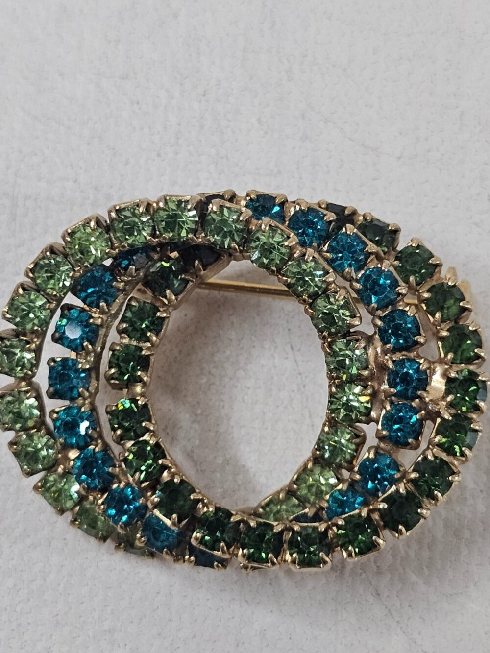 Vintage Entwined Triple Circle Brooch Prong-Set Blue Green Rhinestone Gold Tone